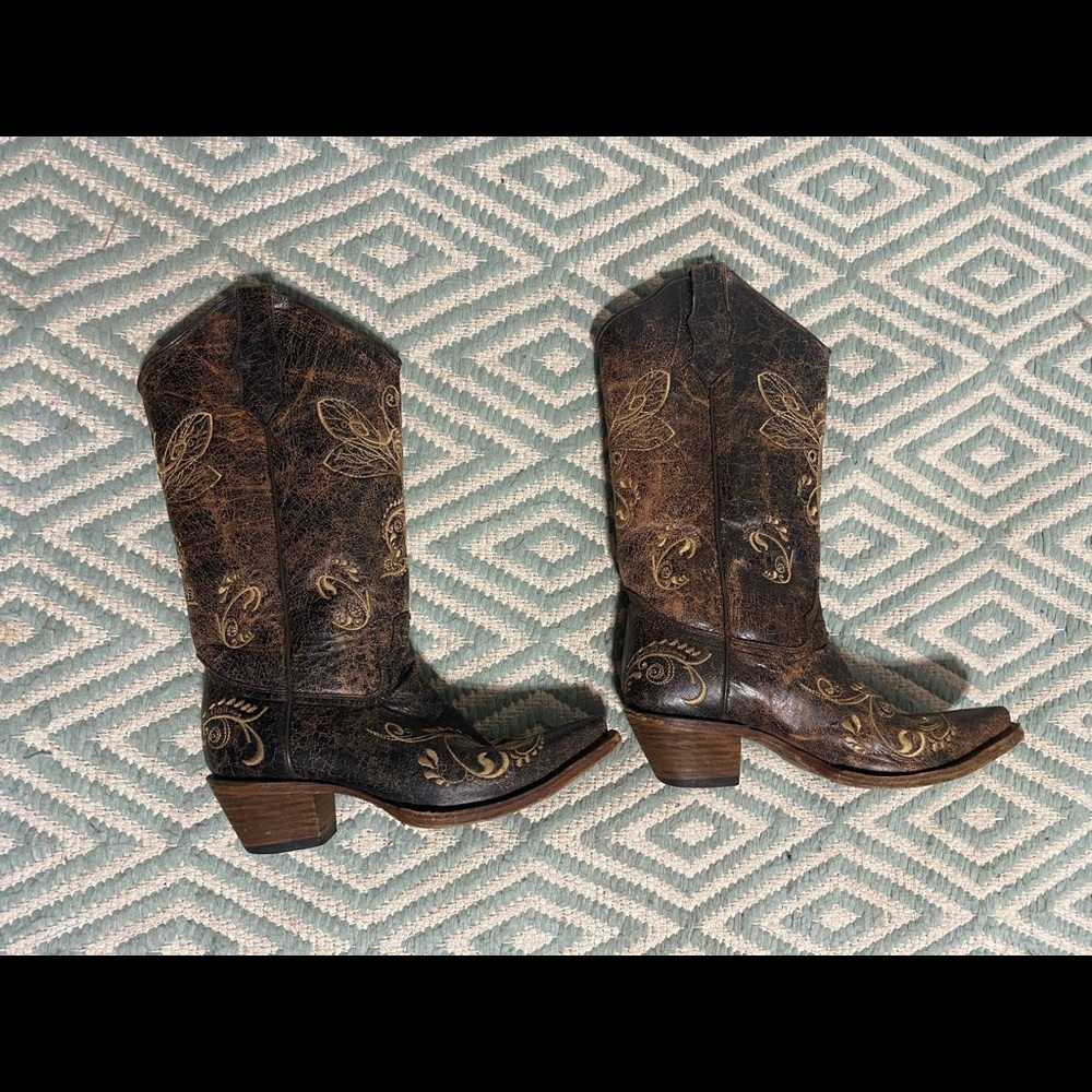 Barely worn cowboy boots